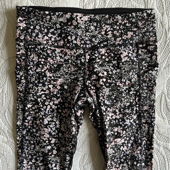 Lululemon - Pace Rival Crop 22" - Floral Spritz Multi / Black - Picture 7 of 15
